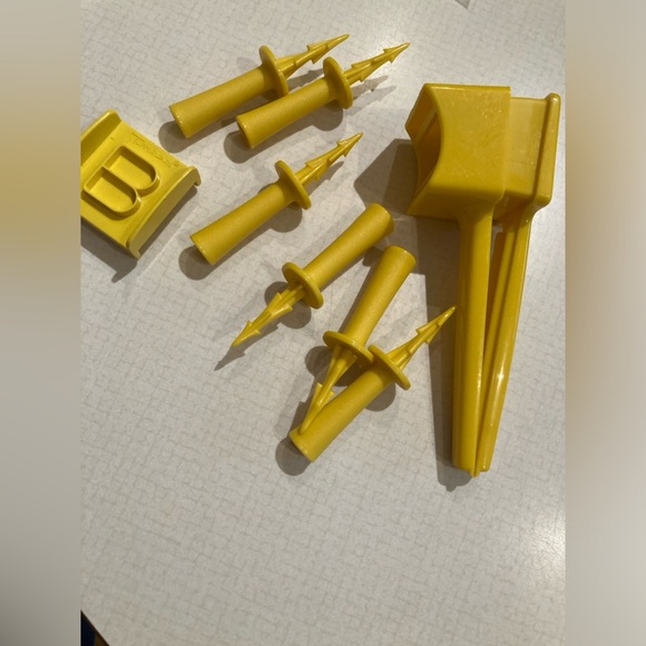 Tupperware Vintage Corn on the Cob set new - Picture 1 of 3